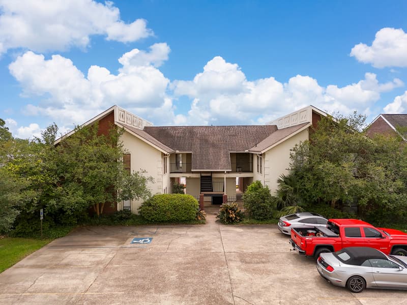 First-Floor Office Suite Off I-10 – Flexible Layout