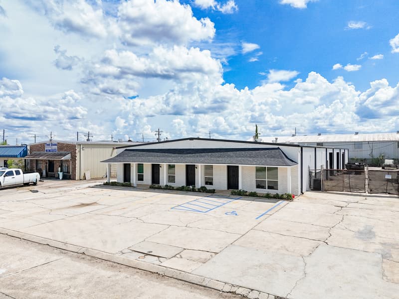 Turnkey Office/Warehouse with Investment Potential