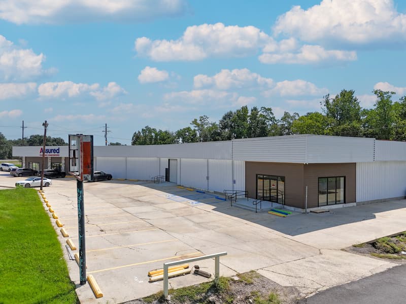 Flex Space on Airline Hwy with Large Showroom