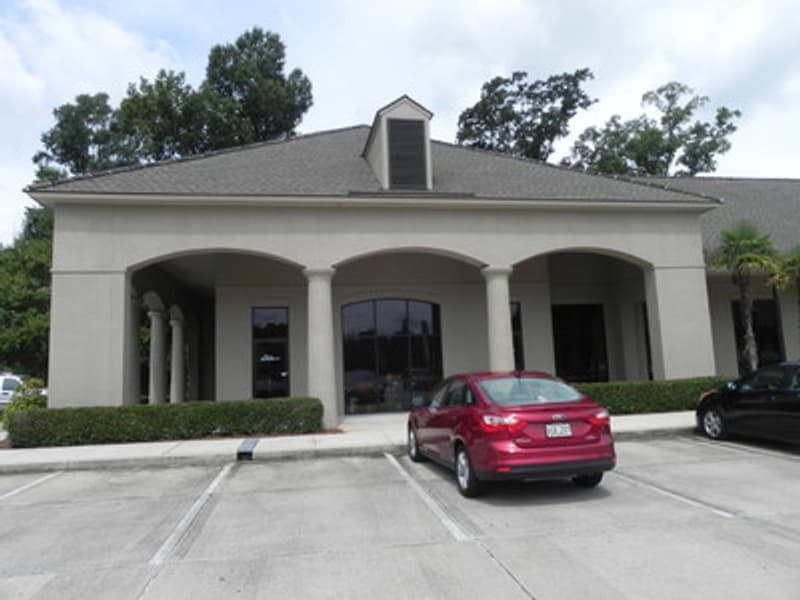 Carriage Crossing Shopping Center Suites for Lease off O’Neal
