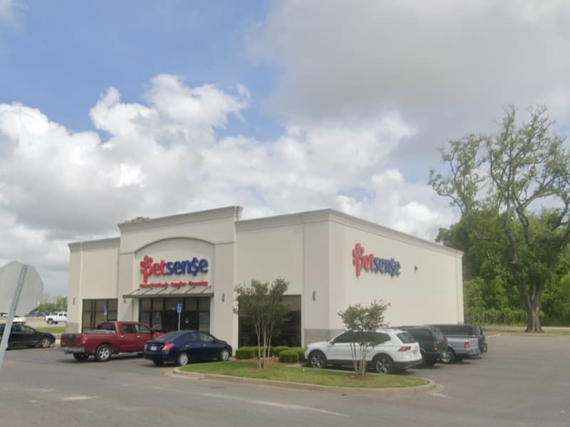 Freestanding Retail Building on Veterans Memorial Dr
