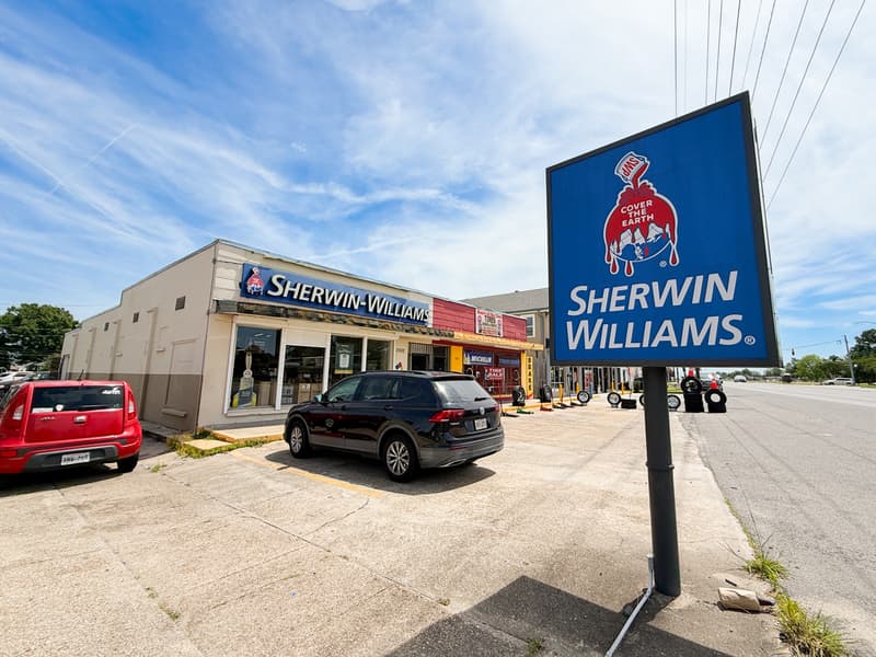 Retail Strip Fronting Airline Hwy