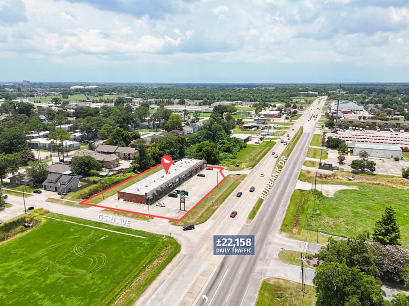 Salon Suite at Retail Convenience Center for Lease