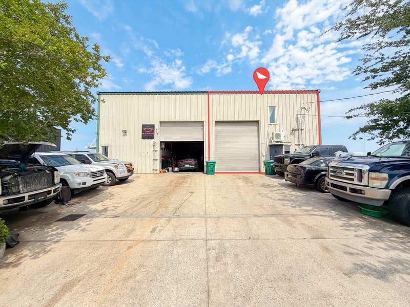 MSY Adjacent Office/Warehouse Units with Covered Rear Area