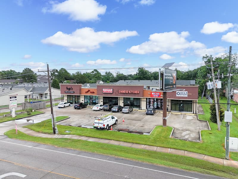 100% Occupied Retail Strip Center Near LSU