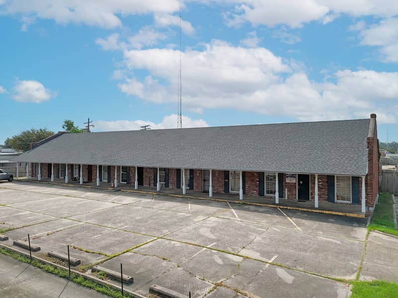 Five-Suite Office Building Minutes From I-12