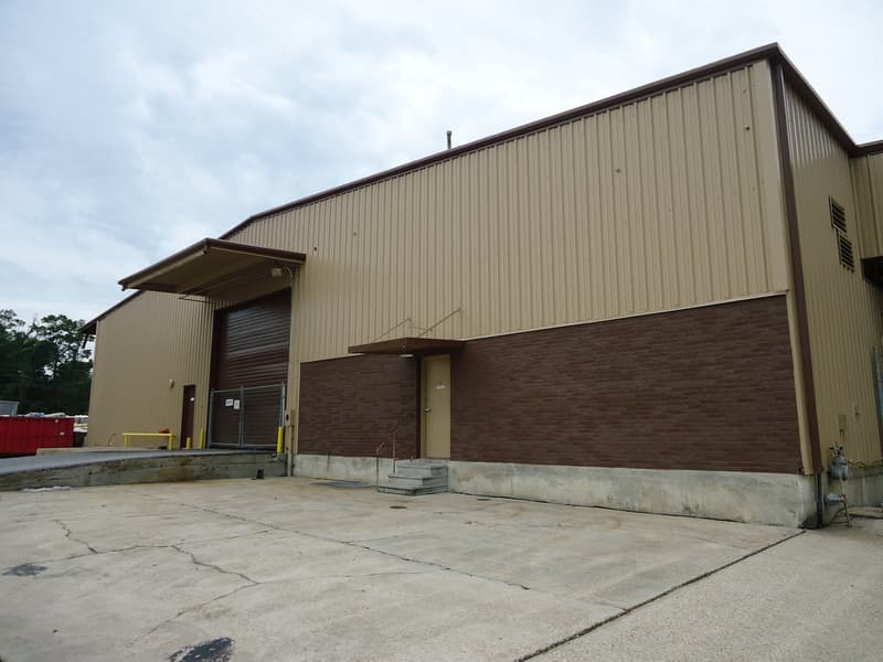 ±19,656 SF Office/Warehouse With Dock High Access