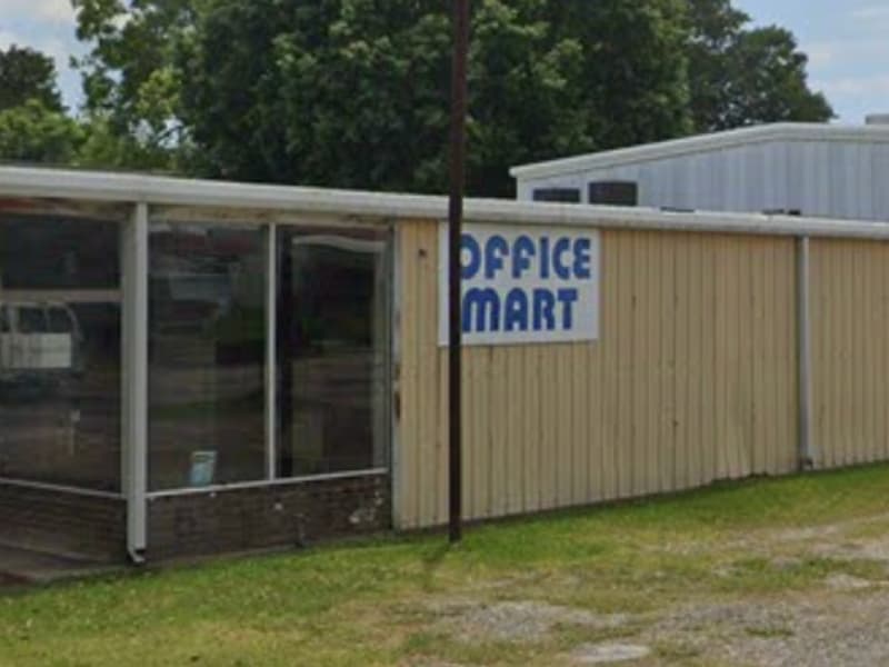 Flexible Showroom / Warehouse Property ±9 Min from Hwy 90