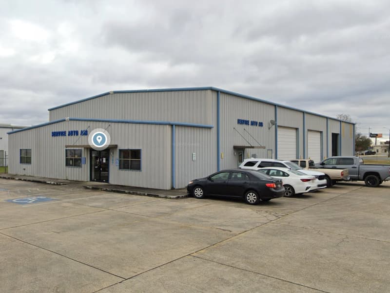 ±10,000 SF Industrial Warehouse Near I-10 & Ambassador Caffery
