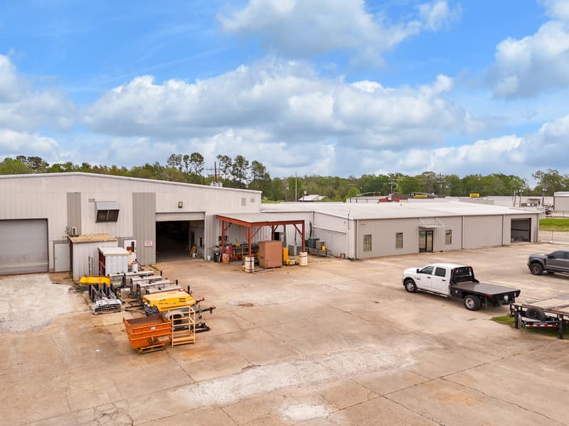 Office/Warehouse with Cranes & Hwy 74 Visibility