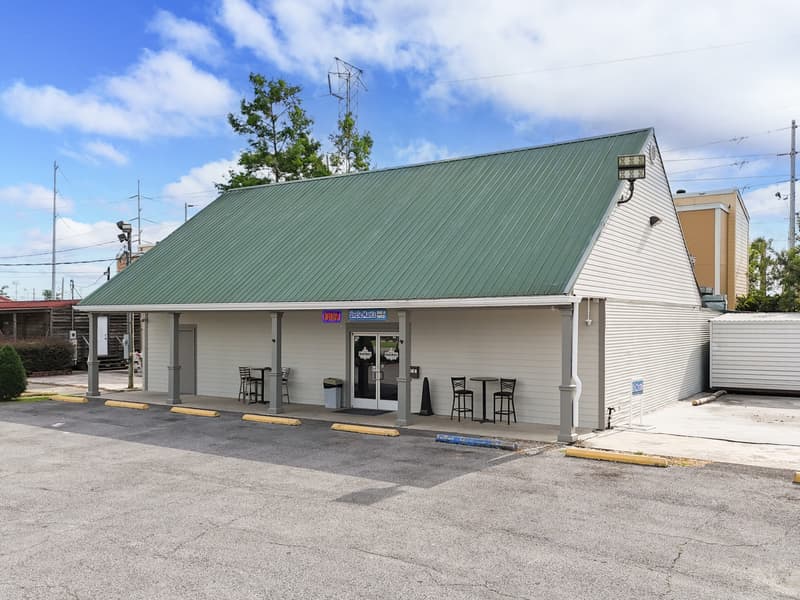 Turnkey Two-Story Bar / Restaurant with FF&E Included