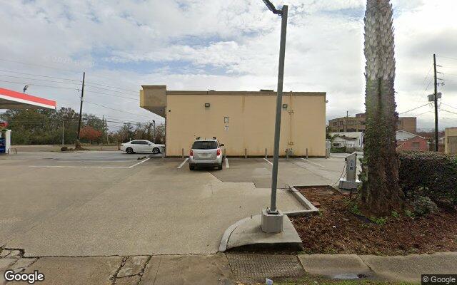 Street view of 1944 Belle Chasse Hwy, 3,568 SF convenience store and gas station in Gretna, LA