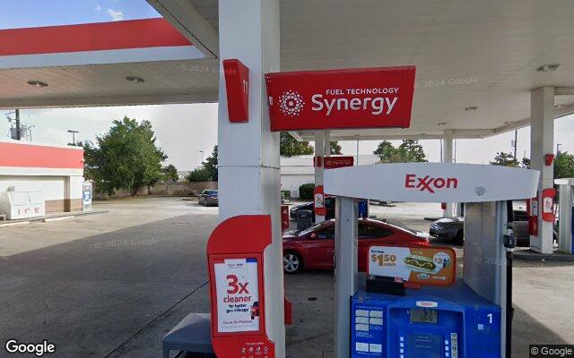 Street view of 1570 Westbank Expy, 2,082 SF convenience store and gas station in Harvey, LA