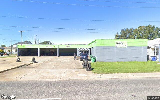 Street view of 725, 729 Westbank Expy, 3,886 SF retail building in Gretna, LA