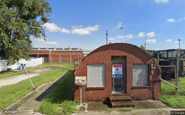 Street view of 201 Richard St, 900 SF industrial/warehouse building in Gretna, LA