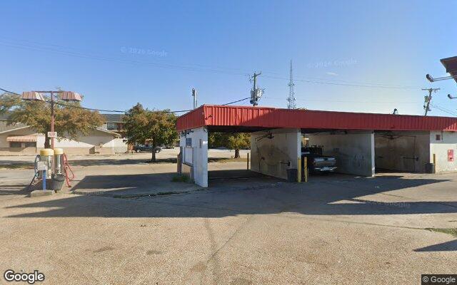 Street view of 2313 Clearview Pkwy, 2,595 SF car wash in Metairie, LA