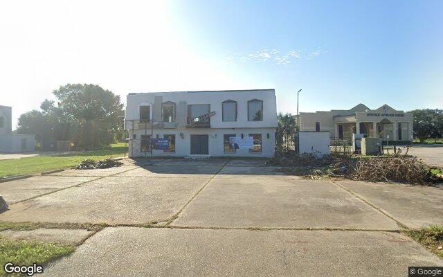 Street view of 8370 Lake Forest Blvd, 5,064 SF office building in New Orleans, LA