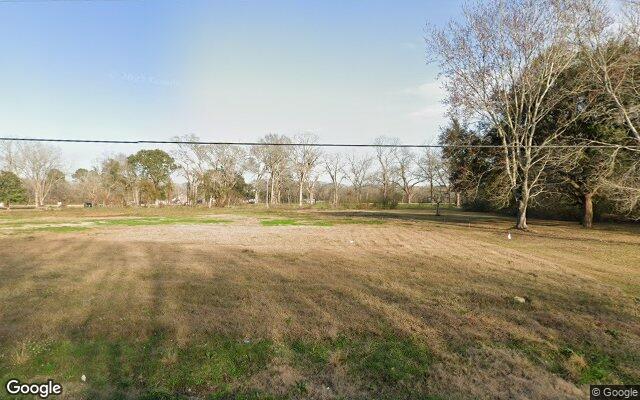 Street view of 4319 Verot School Rd, retail property on 1.64 acres in Youngsville, LA