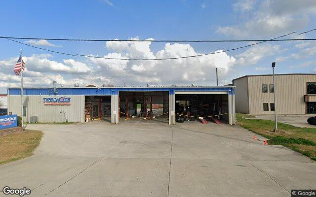 Street view of 2715 Youngsville Hwy, 5,693 SF auto repair shop in Youngsville, LA