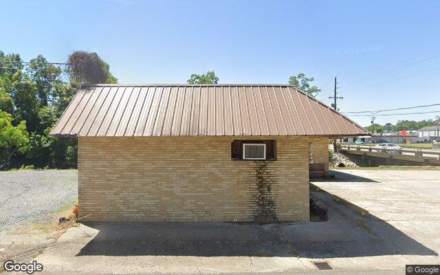 Street view of 914, 918 N Burnside Ave, 1,447 SF freestanding retail building in Gonzales, LA