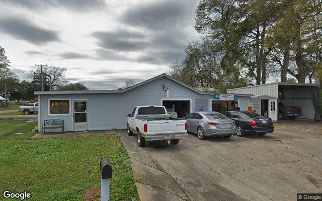 Street view of 210 S Saint John St, 1,500 SF auto repair shop in Carencro, LA