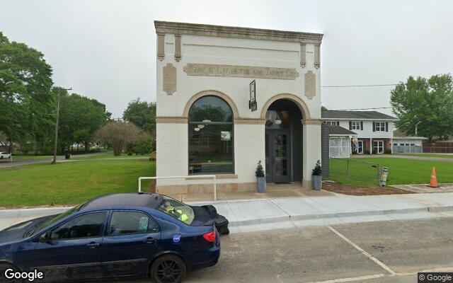 Street view of 203 E Saint Peter St, 1,147 SF retail building in Carencro, LA