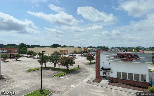 Street view of 110 Hector Connoly Rd, 3,000 SF restaurant building in Carencro, LA