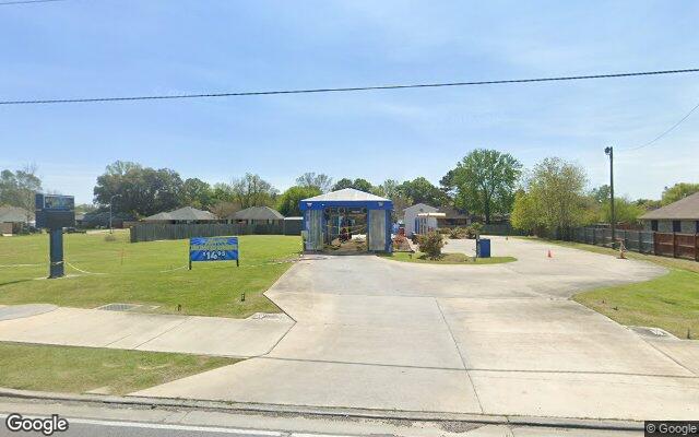 Street view of 40201 Hwy 42, 289 SF car wash in Prairieville, LA