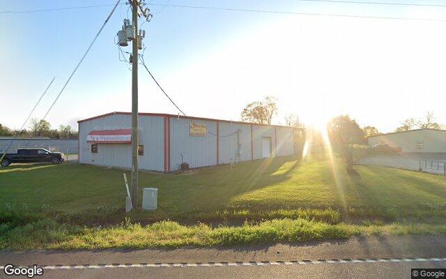 Street view of 4410 NE Evangeline Thwy, 5,038 SF industrial/warehouse building in Carencro, LA