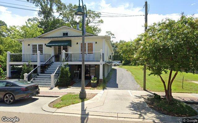 Street view of 123, 131 Girod Street, 4,839 SF freestanding retail building in Mandeville, LA