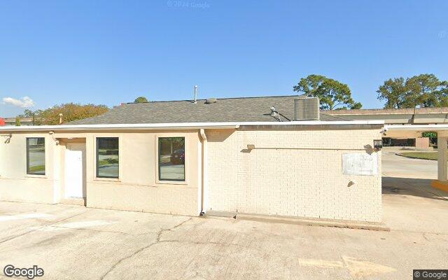 Street view of 406 N Causeway Blvd, 1,430 SF bank building in Mandeville, LA