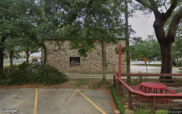 Street view of 705 N Causeway Blvd, 8,200 SF freestanding retail building in Mandeville, LA
