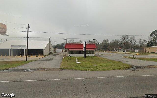 Street view of 7112 Florida Blvd, 2,850 SF restaurant building in Baton Rouge, LA
