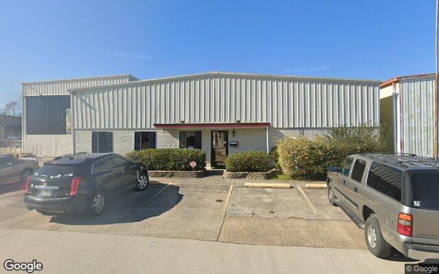 Street view of 7976 Commerce Ave, 17,526 SF industrial/warehouse building in Baton Rouge, LA