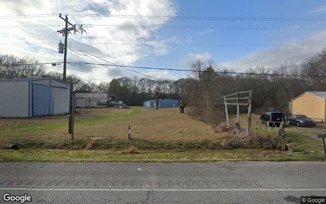 Street view of 19351 Plank Rd, 6,000 SF industrial/warehouse building in Zachary, LA