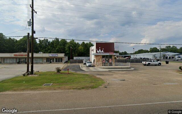 Street view of 906 W Oak St, 720 SF fast-food restaurant in Amite City, LA